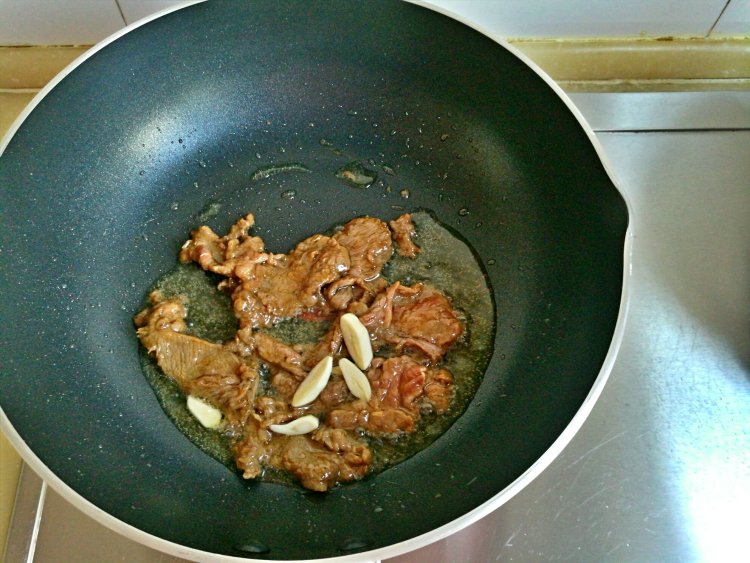 丝瓜玉米粒炒牛肉步骤3
