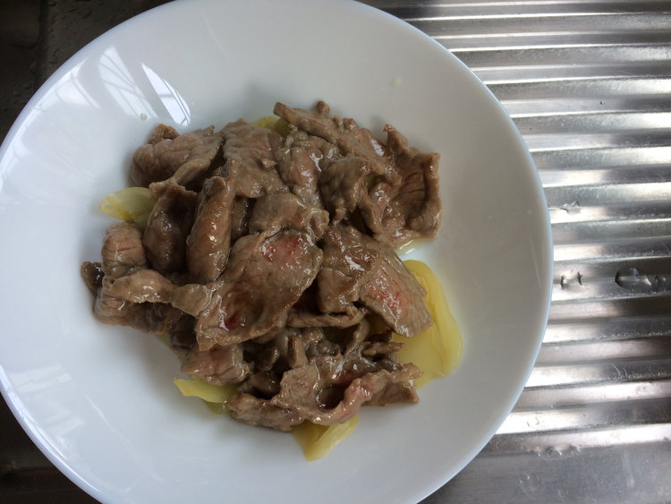青椒咸菜炒牛肉步骤5