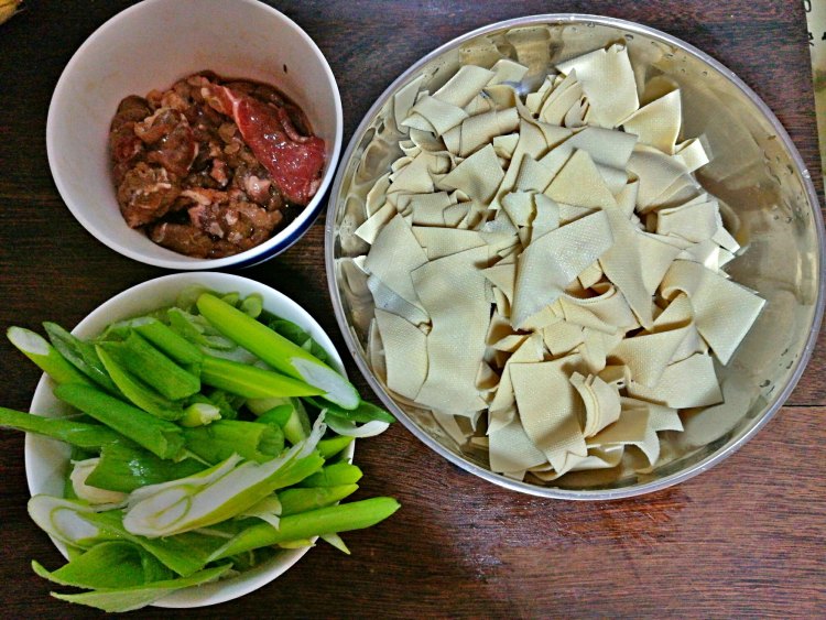 葱香牛肉干豆腐步骤1