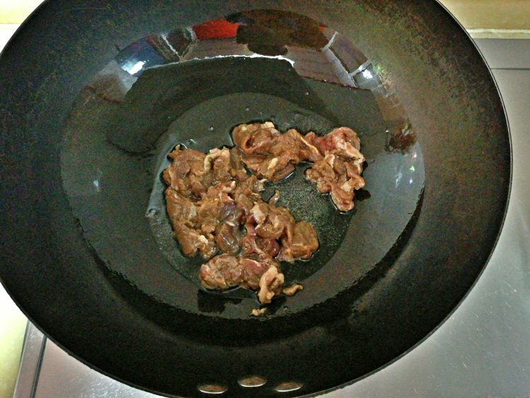 葱香牛肉干豆腐步骤2