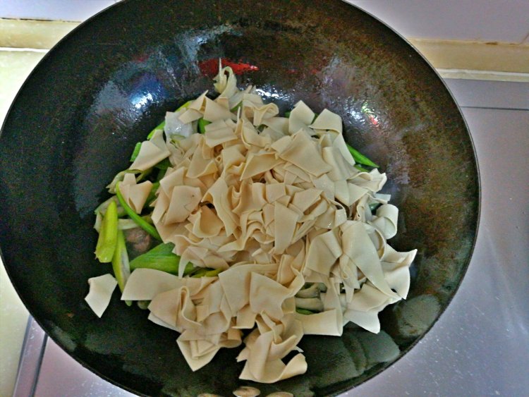 葱香牛肉干豆腐步骤5