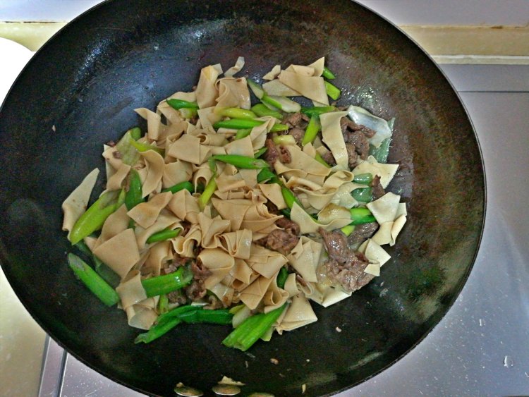 葱香牛肉干豆腐步骤8