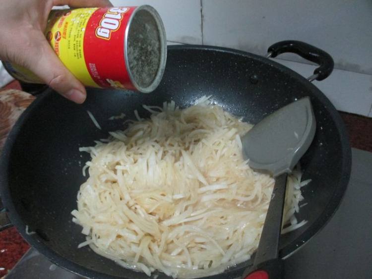 牛肉炒白萝卜丝步骤8
