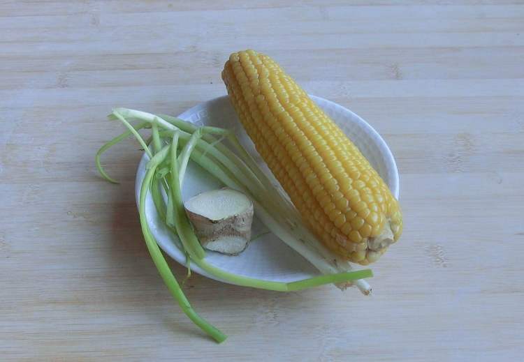 锅仔玉米牛肉步骤2