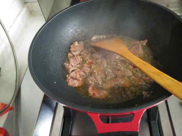 彩椒青椒炒牛肉步骤7