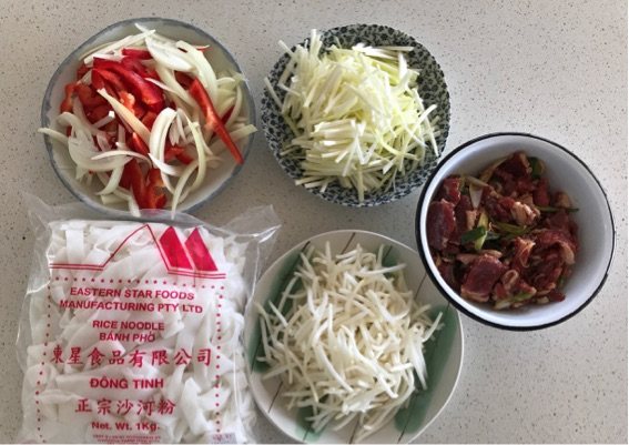 牛肉炒河粉步骤1