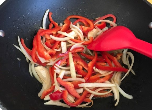 牛肉炒河粉步骤3