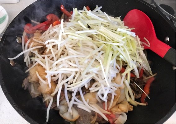 牛肉炒河粉步骤6