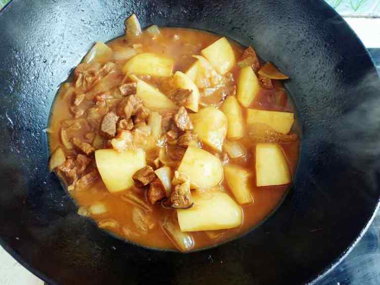 西红柿洋葱土豆炖牛肉步骤6