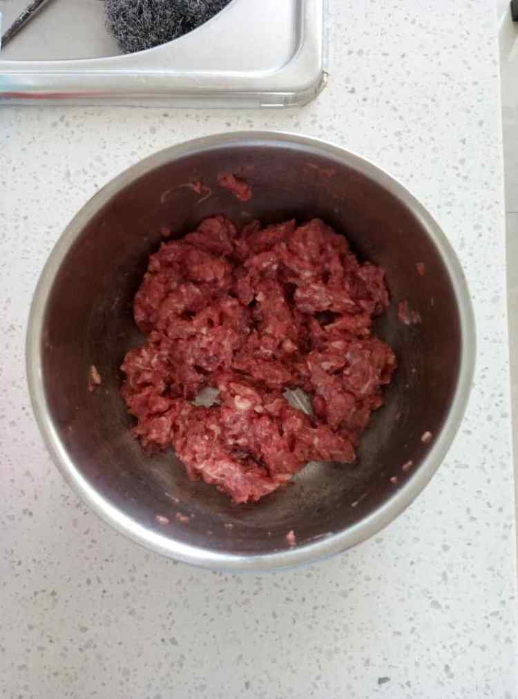 牛肉洋葱馅饼步骤3
