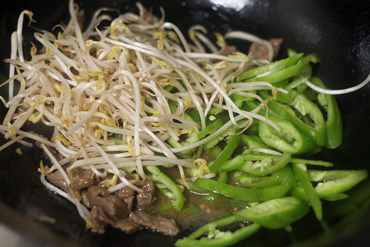 孜然牛肉夹馍步骤5