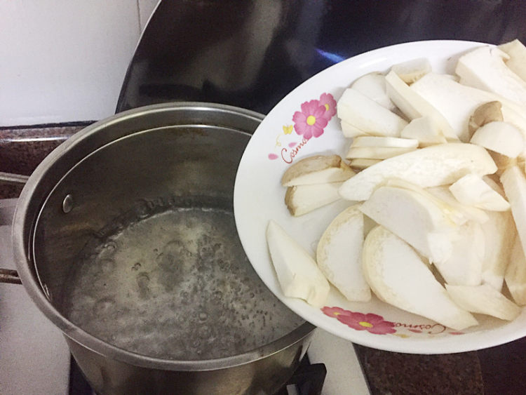 杏鲍菇木耳炒牛肉步骤3
