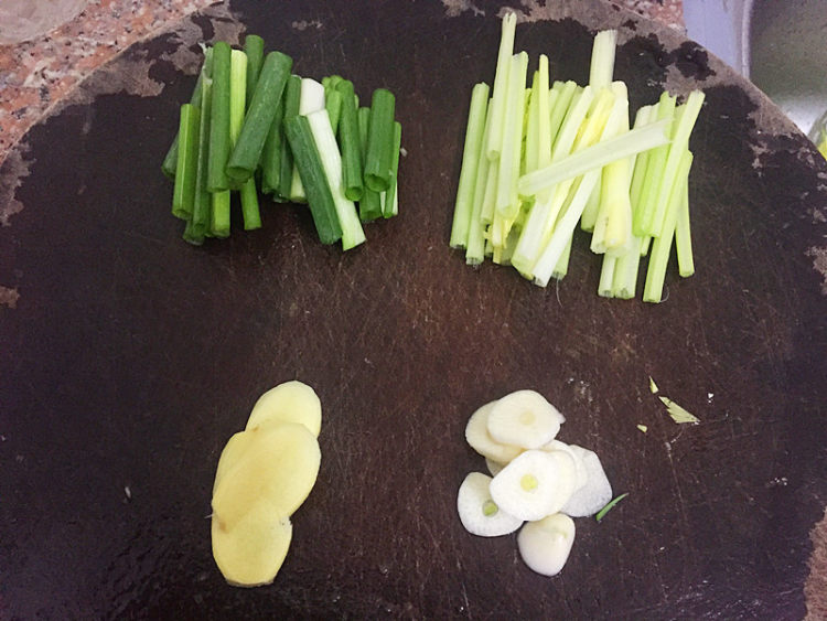 杏鲍菇木耳炒牛肉步骤4