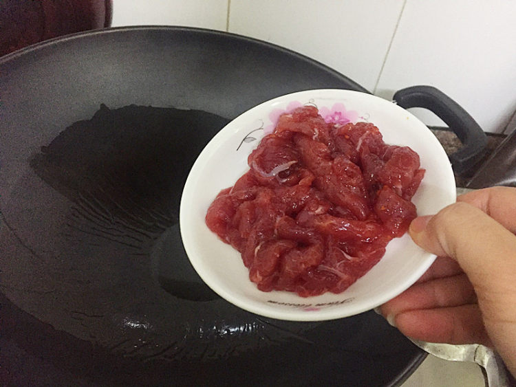 杏鲍菇木耳炒牛肉步骤5