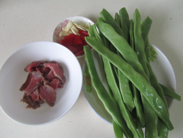 牛肉炒四季豆步骤1