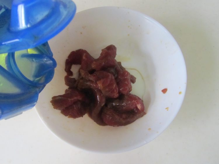 牛肉炒四季豆步骤3