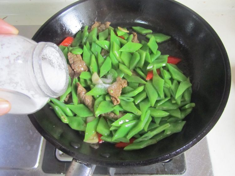 牛肉炒四季豆步骤9