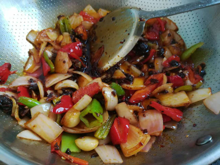 麻辣牛肉香锅步骤6