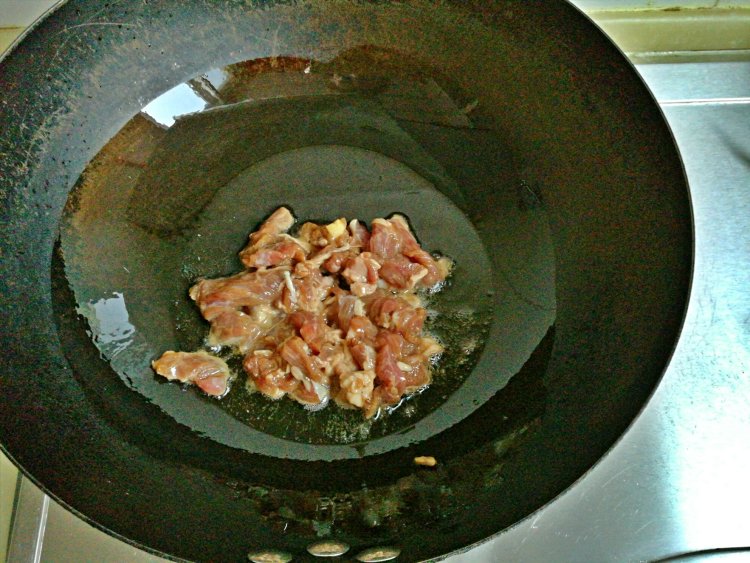 白菜木耳炒牛肉步骤2