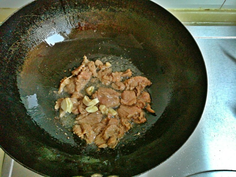 白菜木耳炒牛肉步骤3