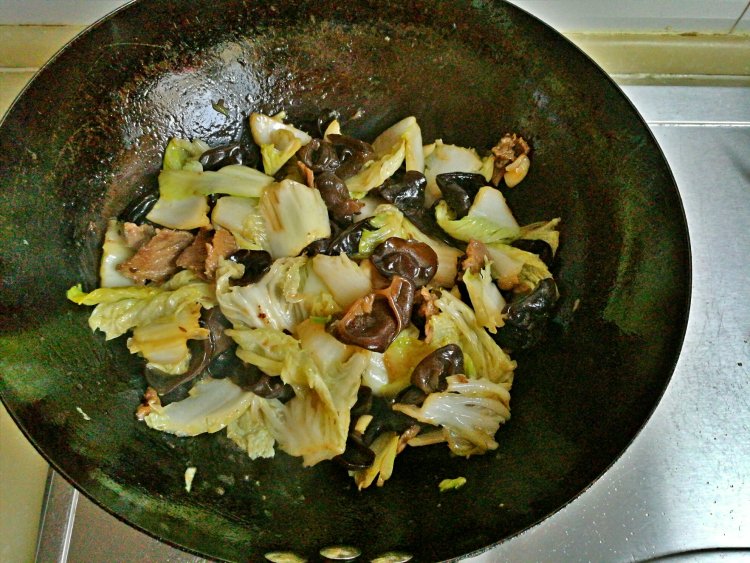 白菜木耳炒牛肉步骤7