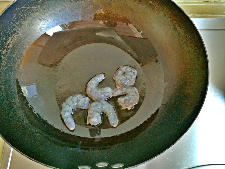 荷兰豆虾仁炒牛肉步骤2