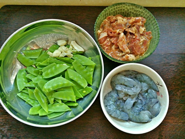 荷兰豆虾仁炒牛肉步骤1