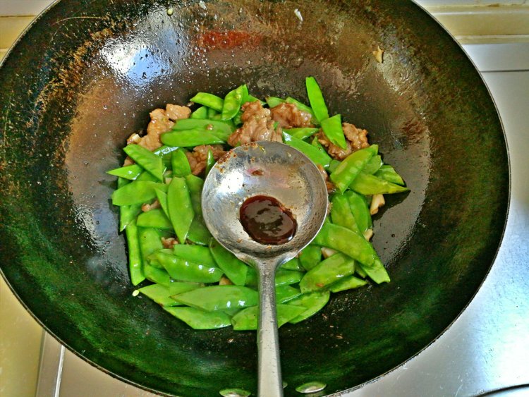 荷兰豆虾仁炒牛肉步骤6