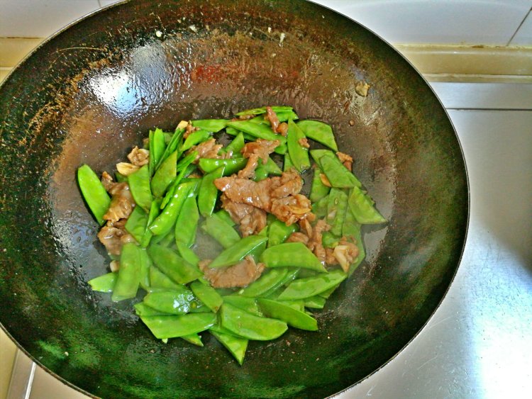 荷兰豆虾仁炒牛肉步骤7