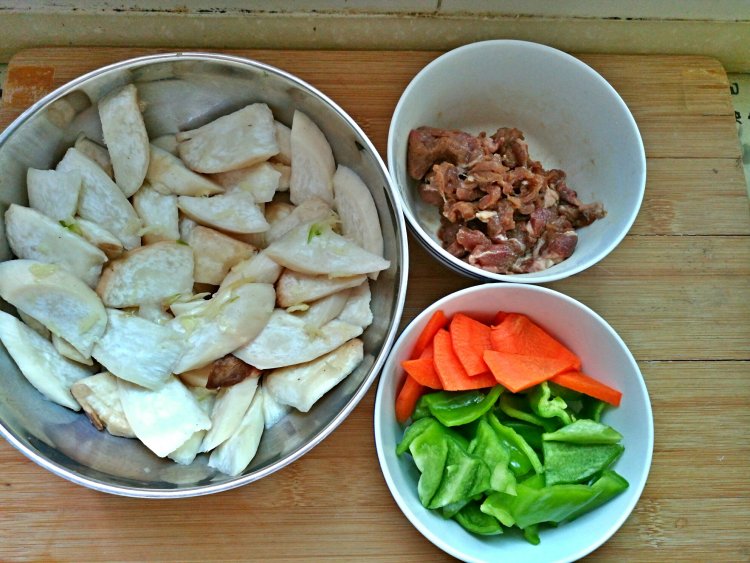 杏鲍菇青椒炒牛肉步骤1