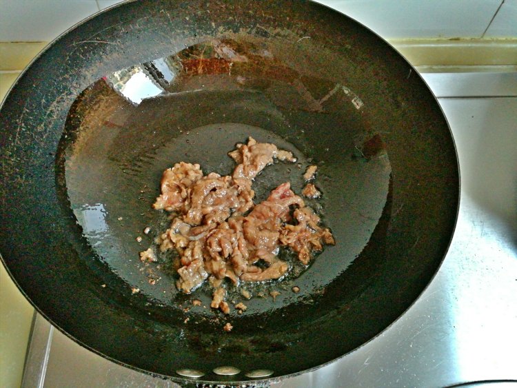 杏鲍菇青椒炒牛肉步骤3