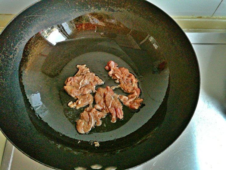 杏鲍菇青椒炒牛肉步骤2