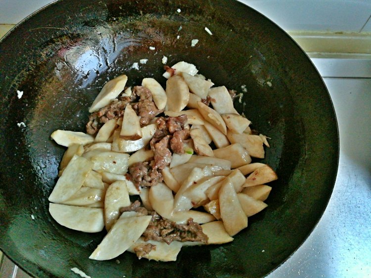 杏鲍菇青椒炒牛肉步骤5