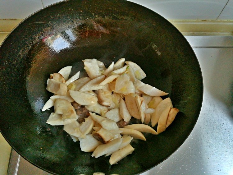 杏鲍菇青椒炒牛肉步骤4