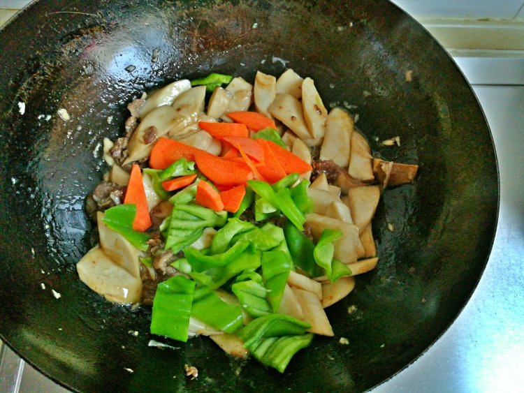 杏鲍菇青椒炒牛肉步骤7