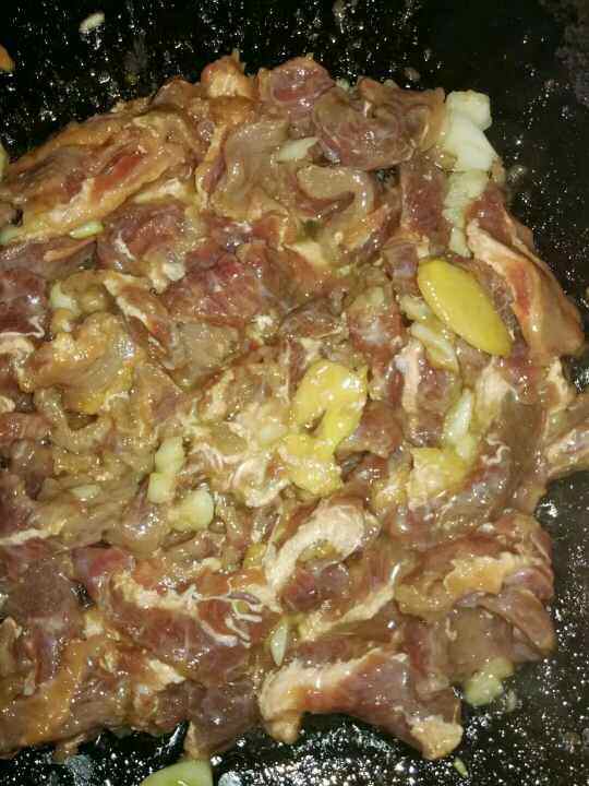 青红椒炒牛肉步骤5