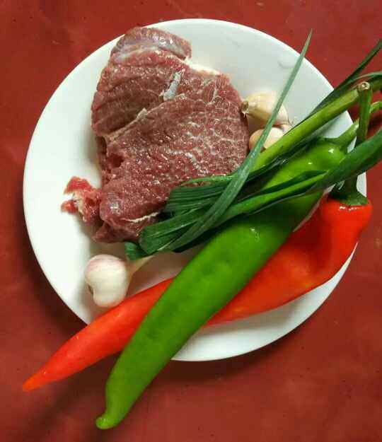 青红椒炒牛肉步骤1