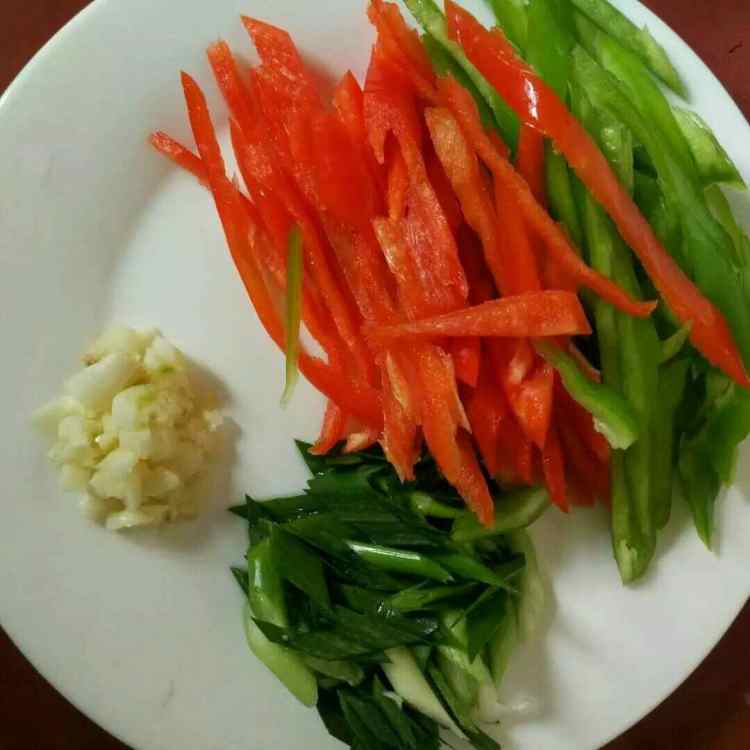 青红椒炒牛肉步骤4