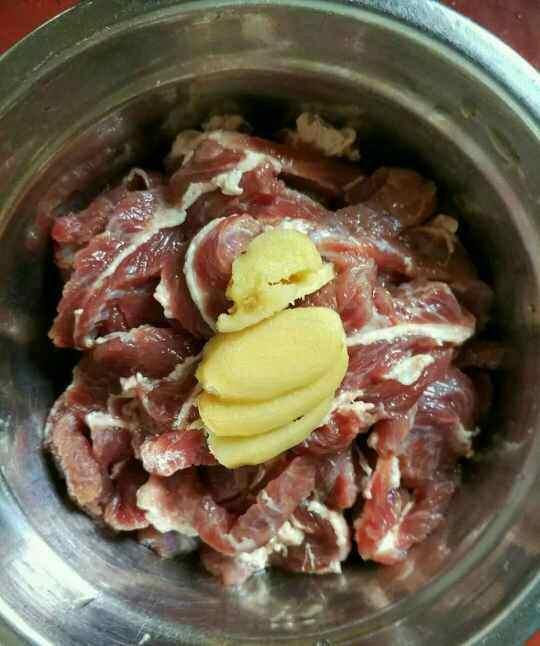 青红椒炒牛肉步骤2