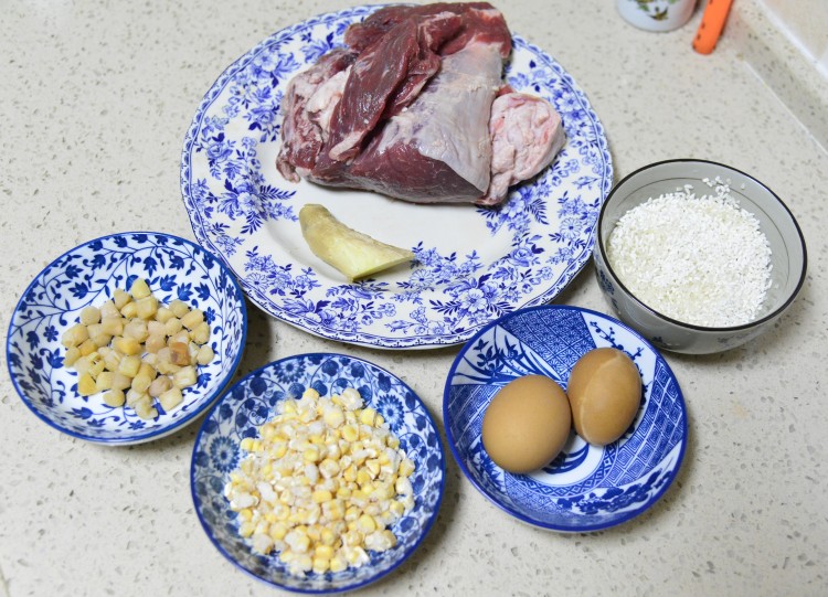 滑蛋生滚牛肉粥步骤1