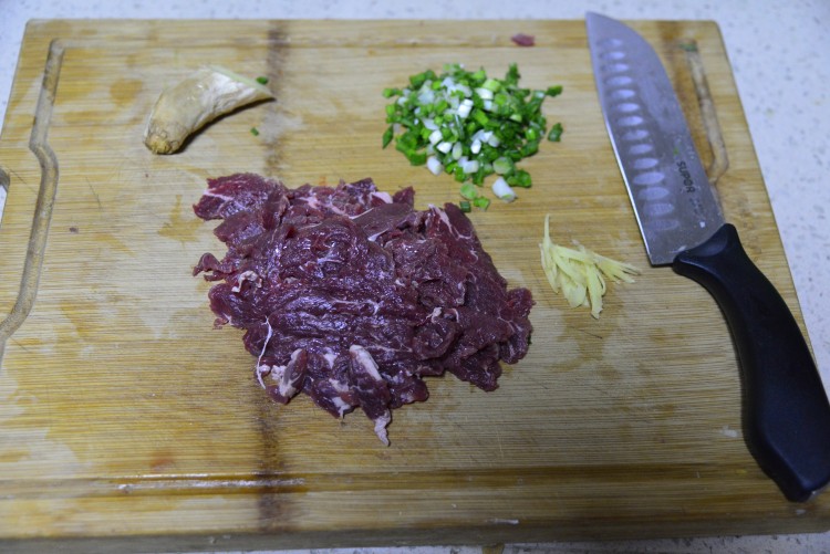 滑蛋生滚牛肉粥步骤2