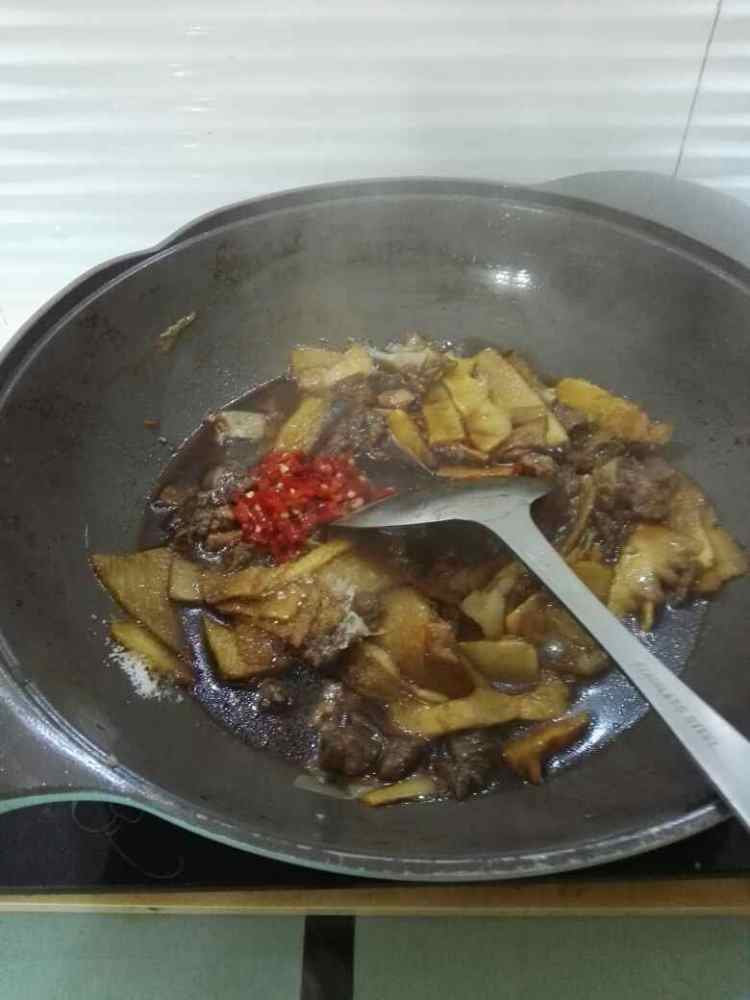 剁椒酱烧春笋牛肉步骤8