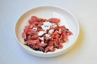 小炒牛肉丝步骤2
