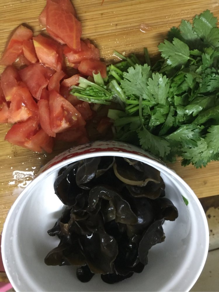 木耳番茄牛肉汤步骤1