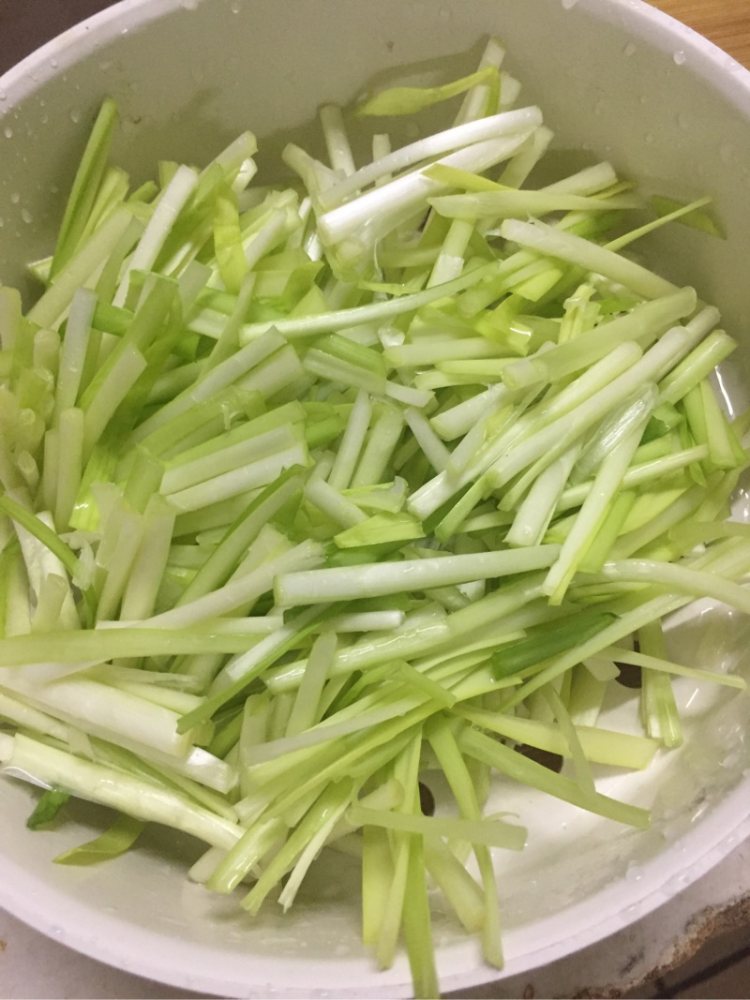 韭黄炒牛肉步骤1
