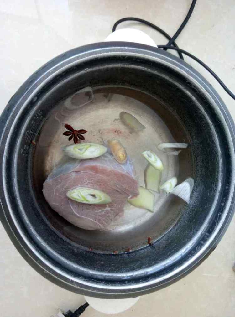 麻辣牛肉条步骤1