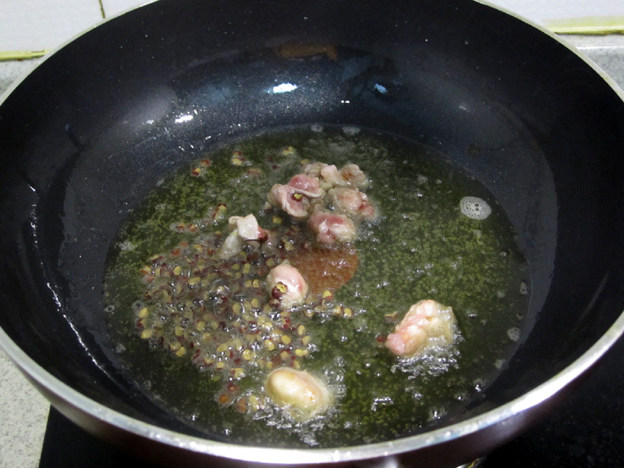 砂锅牛肉焖笋步骤2