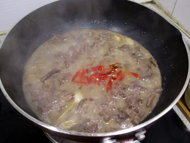 砂锅牛肉焖笋步骤7