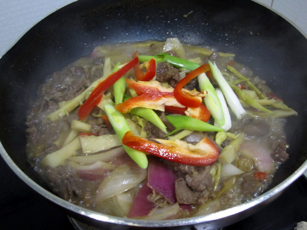 砂锅牛肉焖笋步骤9