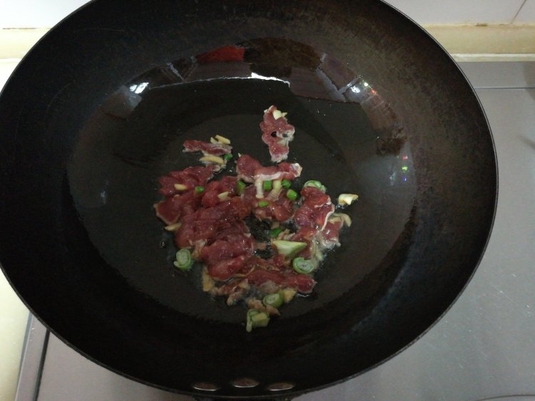 彩椒口蘑炒牛肉步骤4
